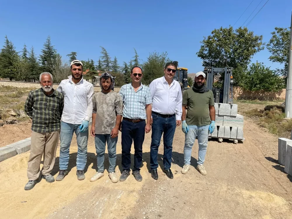 Hamidiye Köyü’nde Yol ve Parke Çalışmaları Devam Ediyor